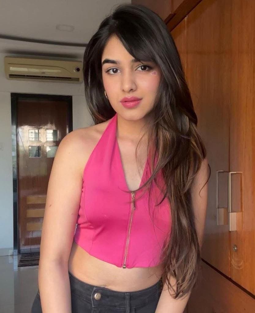 Aditi Jha - Mature housewife escort service Varanasi with verified private profiles