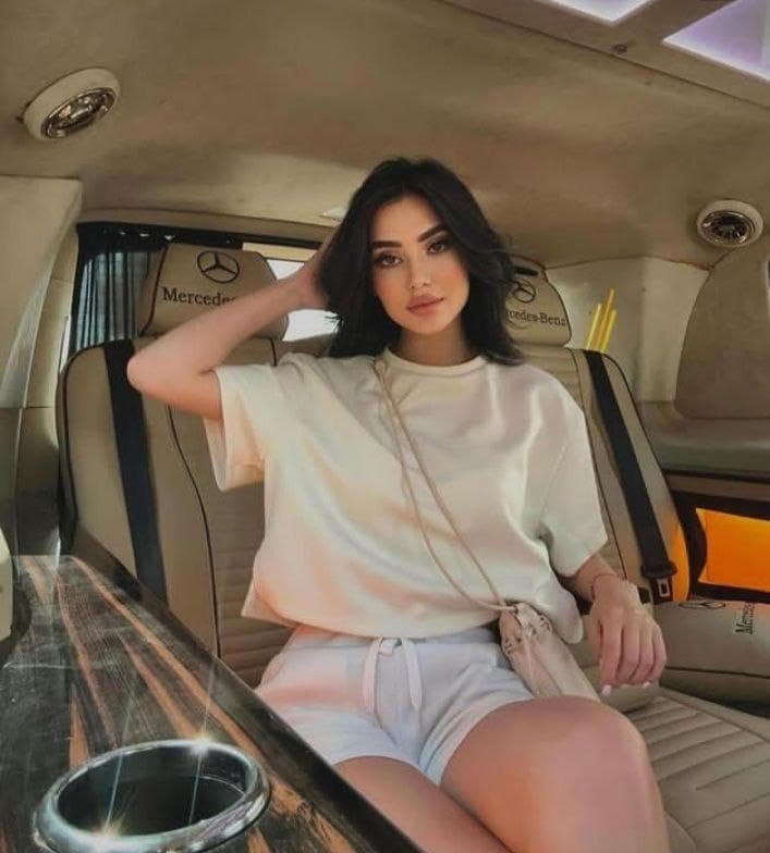 Komal - High-class VIP escorts in Varanasi for Best hotel dates