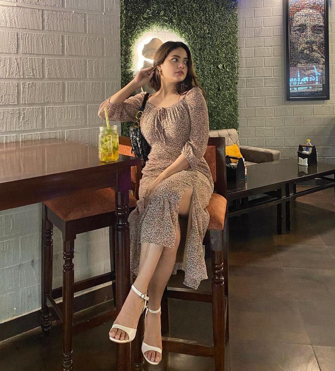 Meera Sen - Discreet housewife call girl booking Varanasi with cash on delivery options
